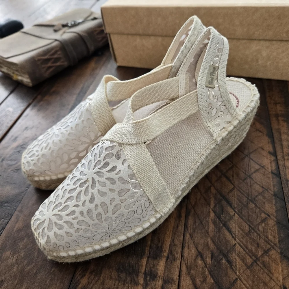 Toni Pons Terra Medium wedge espadrilles with Embroidery. Size 7.5. New.